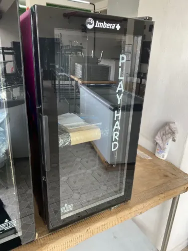 Refrigerador Porta De Vidro Com Led The Gamer Imbera Vr1,5 Cor Red Play Hard