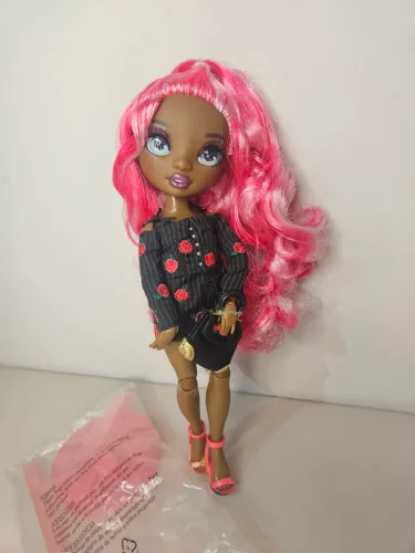 Boneca rainbow high daria roselyn (nova)