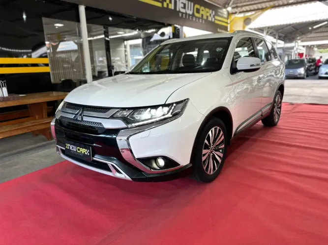 Mitsubishi Outlander HPE-S 2.2 Diesel 4X4 2022!!