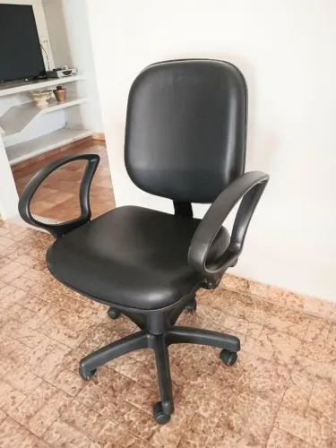 Cadeira de Escritório Giratória - em Mossoró/RN