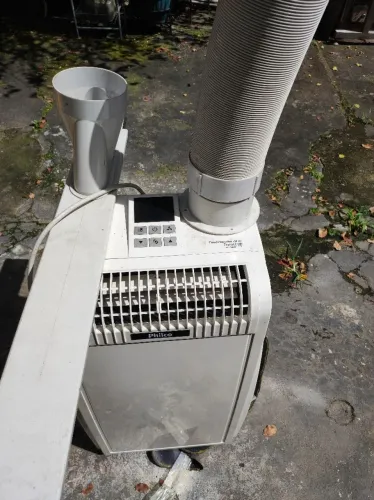 Ar condicionado portátil 13000 BTUs com acessórios e duto de ar