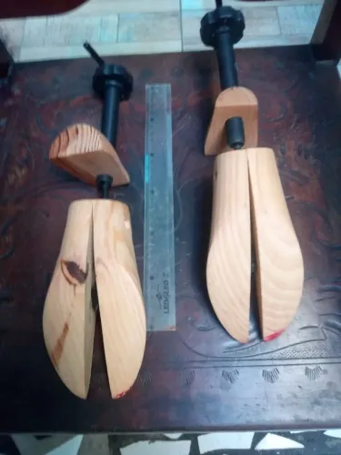 R$85 Alargador de Sapatos profissional.