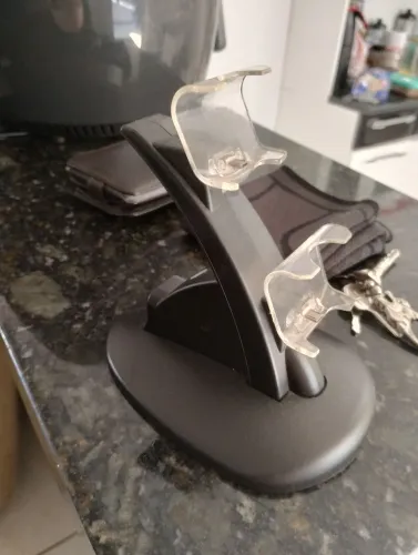 Carregador PS4 semi-novo doação 
