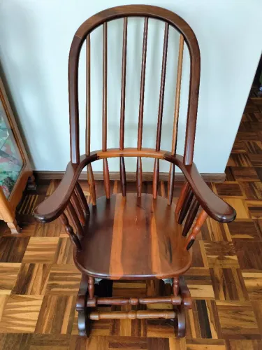 Cadeira balanço madeira maciça 