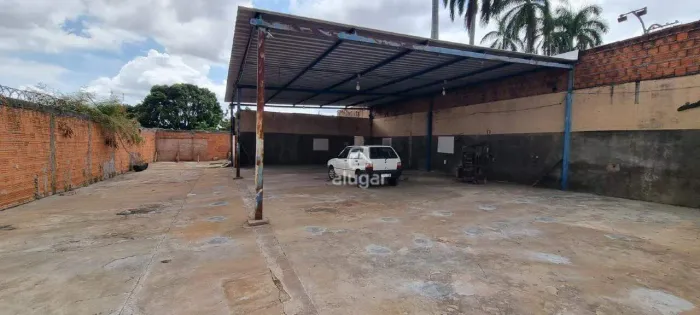 Galpão para alugar, 2 quartos, 2 vagas, Santa Rita I - Montes Claros/MG - R$ 3.000,00 - Al
