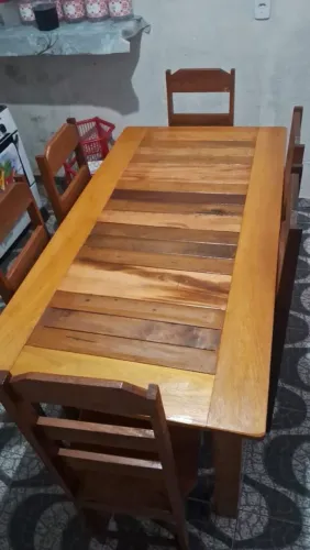 Mesa de Jantar de Madeira Maciça