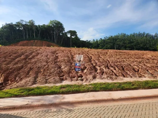 Terreno à venda no bairro Bateas