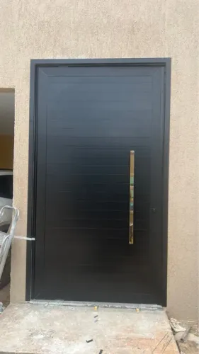 Porta Pivoltante de alumínio