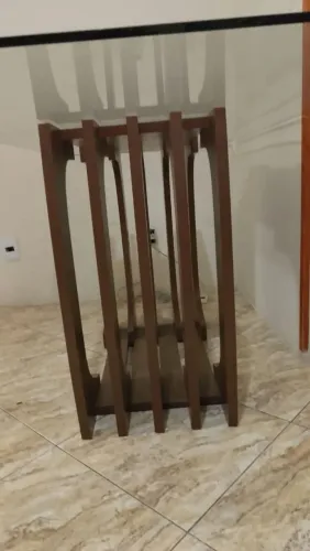 Vendo mesa de 6 lugares sem cadeiras