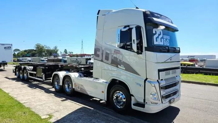 Volvo FH 460 6x2 Globetrotter Ano 22 baixo km + Bug de Container Noma 0km ano 25 40 pés