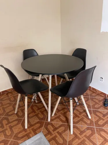 Kit Mesa Eiffel com 4 Cadeiras OFERTA
