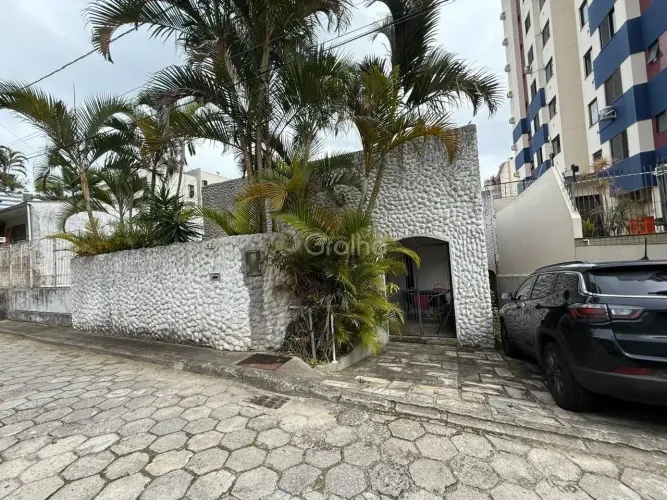 Terreno de 432m² no Centro