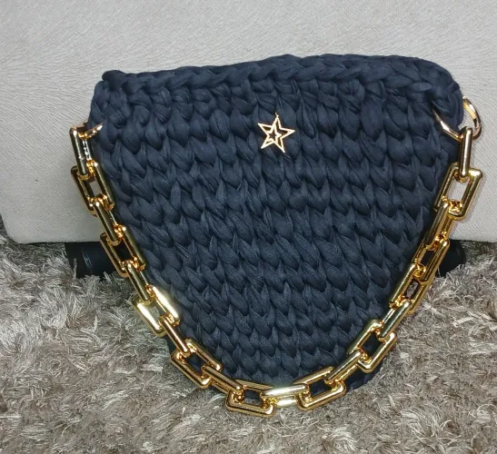 Linda Bolsa de Mão em Crochê Preta