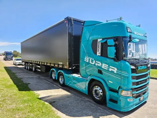 Scania R460 Super 6x2 Ano 24 Overdrive 200 Mil km + Sider4 Eixo Facchini 0km Ano 26 S/PNEU