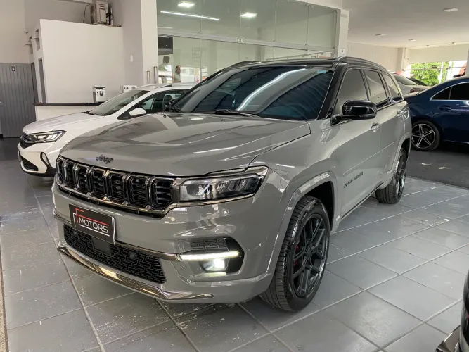 COMMANDER BLACKHAWK 2.0 TB GASOLINA 4X4 AUT. 2025