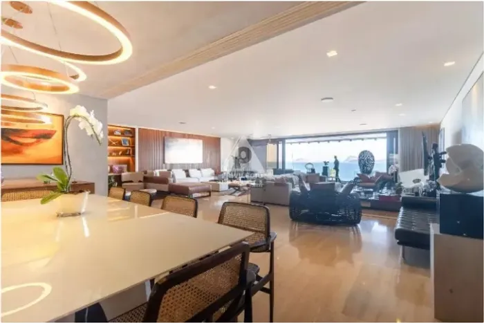 Apartamento de 4 Dormitórios com Vista para o Mar Frente em Ipanema, RJ