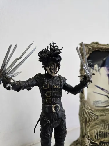 Edward Mãos de Tesoura Mcfarlane Action figure