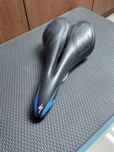 Selim Specialized 135mm vazado