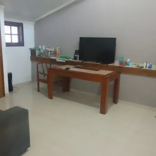 Vendo 2 casas independentes à 5min do Hotel Quitandinha ideal para investimento ou Airbnb.