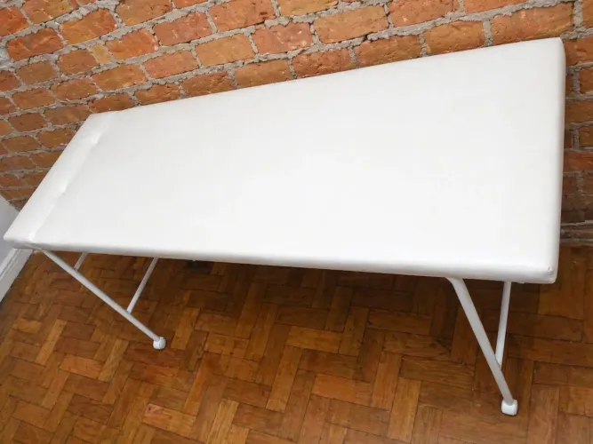 Maca + Banqueta + Mesa auxiliar com rodinhas