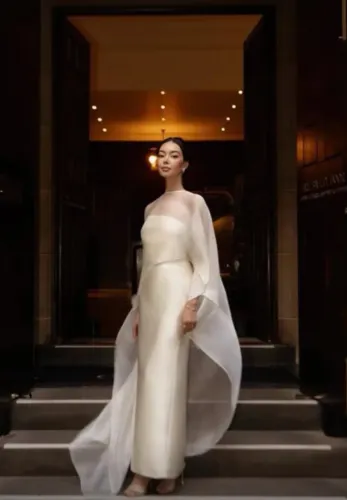 Vendo vestido de noiva clássico e elegante utilizado uma única vez