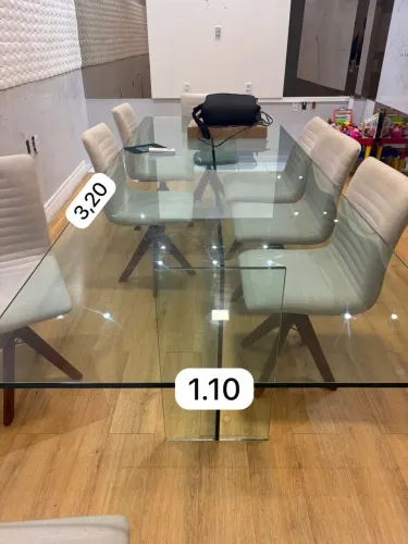 Mesa de vidro de reunião ou jantar