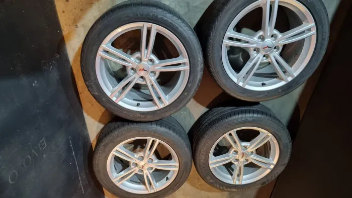 Jogo De Rodas Originais Corvette C6 Aro 18/19 Com Pneus Yokohama E Kumho