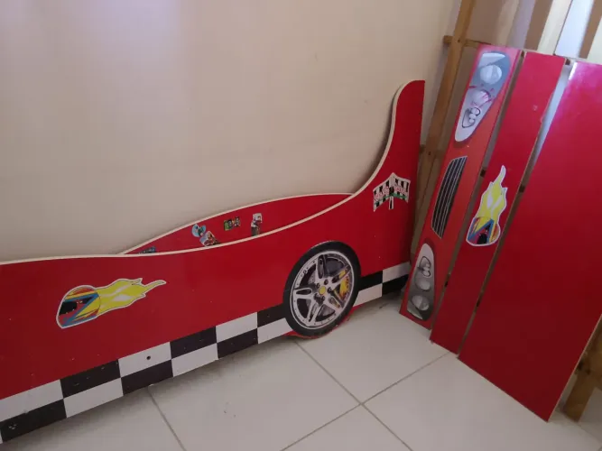 Cama infantil carros usada desmontada
