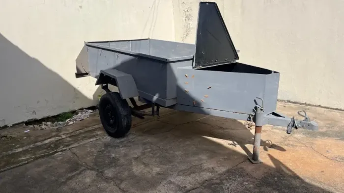 Carretinha de 1 eixo reforçada