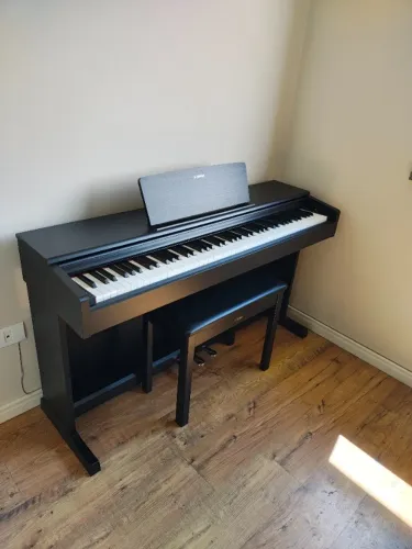 Piano Digital Yamaha Arius YDP-145 - Preto