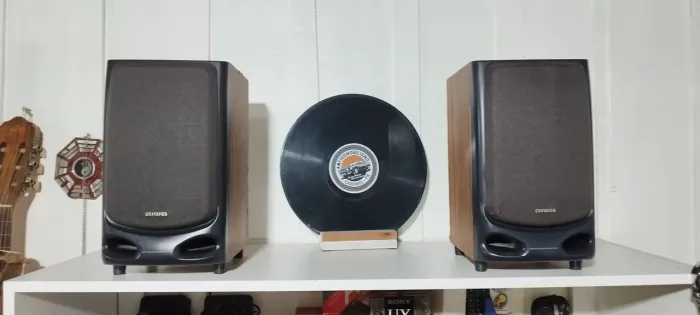 par de caixas Aiwa 3 vias ( exelente cxs)