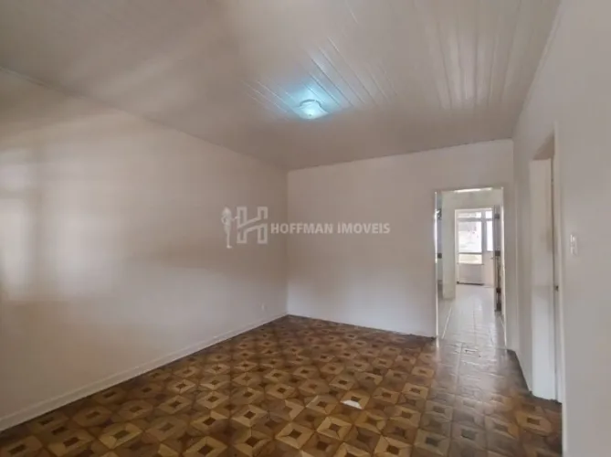 Casa para locação com edícula, sendo 2 quartos na frente e 1 atrás, ambos com cozinha e sa