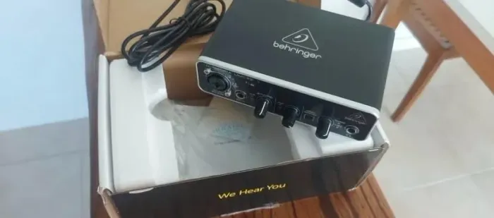 Interface de Áudio Behringer UMC22