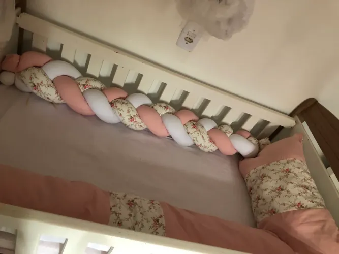 VENDO KIT COMPLETO PARA O ENXOVAL DA SUA BEBÊ NO TEMA JARDIM DAS BORBOLETAS.