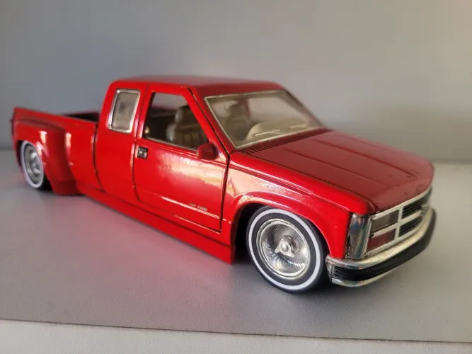 Miniatura Silverado Americana 1/24
