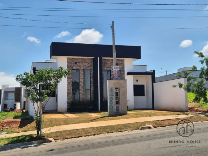 Casa em Condomínio à Venda em Salto de Pirapora