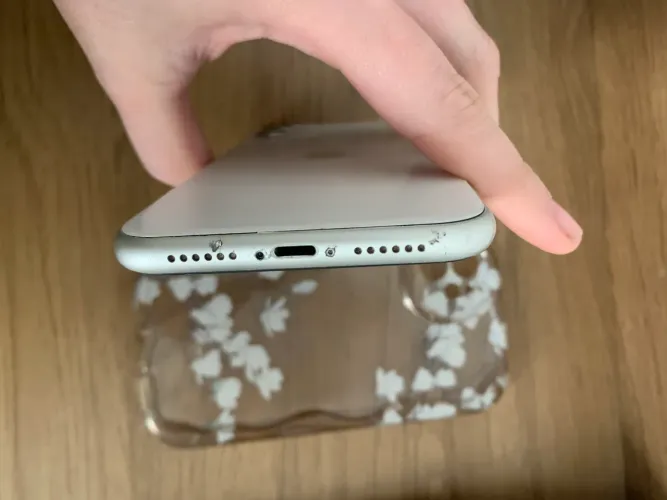 iPhone 11 (com detalhes)