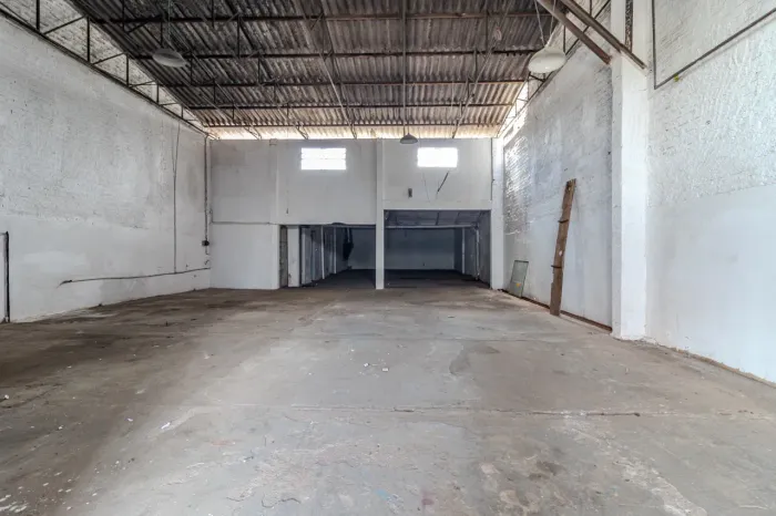 PAVILHÃO COM 300M² PARA VENDA E ALUGUEL - SARANDI