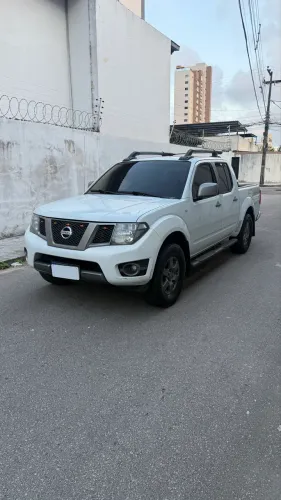 Nissan Frontier SV AT. CD 4X4 2.5 TB Dies. Aut. 2015