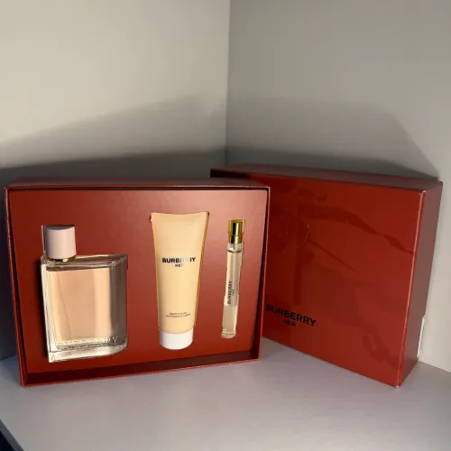 Kit Perfume Importado Burberry Her EDP 100ML + Loção + Perfume De Bolsa
