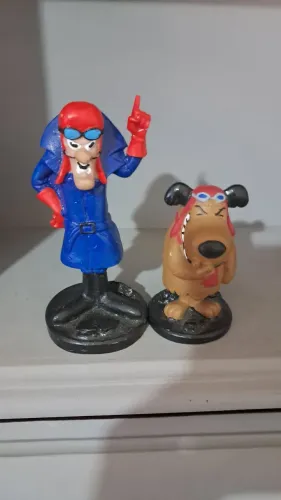 Estátua Dick Vigarista e Muttley 