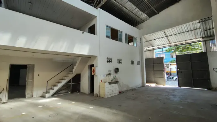 Glapão/Amazém para aluguel com 450 metros quadrados em Olaria - Rio de Janeiro - RJ