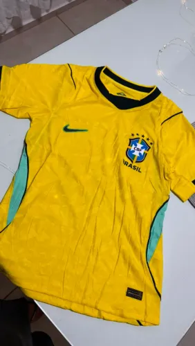 Camisa do Brasil masculina, tamanho P. Camisa Tailandesa