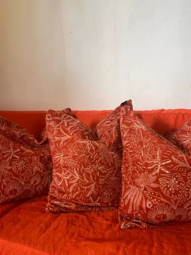 ? VENDO ALMOFADAS COM CAPAS REMOVÍVEIS! ?