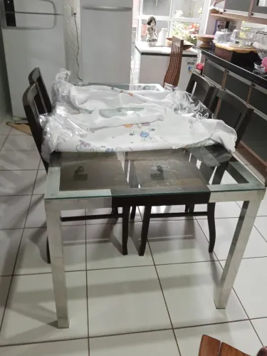 Vende mesa vidro seis cadeiras estrutura inox