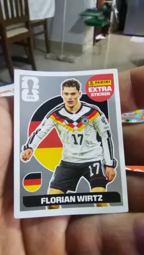 figurinha extra prateada do jogador alemão Florian Wirtz