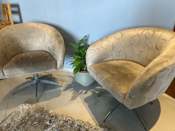 02 Poltronas Giratórias