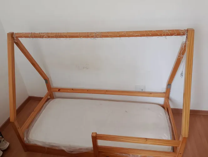 Cama infantil montessoriana