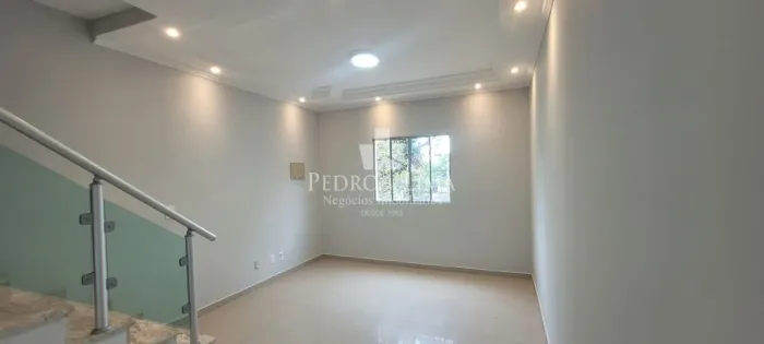 Sobrado para locação com 2 quartos e 2 vagas na Vila Libanesa