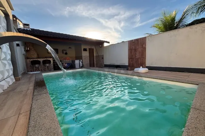 Casa à Venda com Piscina e Churrasqueira 2 Quartos sendo 1 Suíte | 100m²